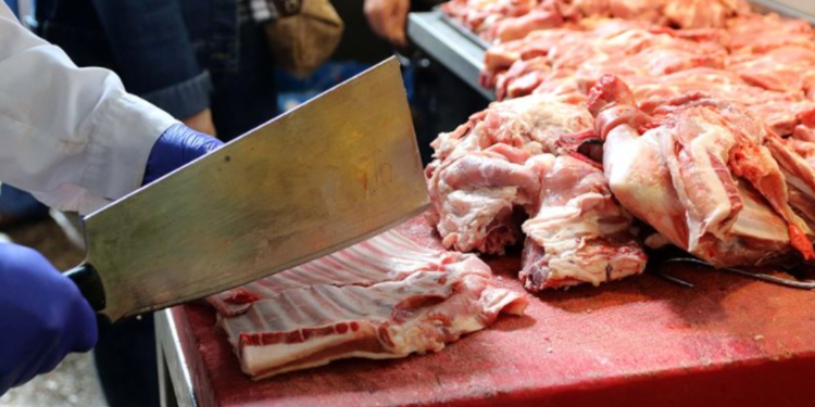 Ndodh në Kretë/ Klienti u ankua për çmimet e “kripura”, kasapi e rreh brutalisht dhe e bën për spital