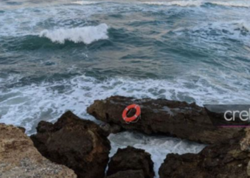 Ngjarje e rëndë në Kretë/ Gjyshi futet në det për të shpëtuar nipin dhe mbesën, por mbytet vetë (VIDEO)