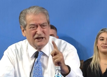 “Mos luaj me kafshatën”, Berisha njofton protestat kundër Ramës: Nafta më e shtrenjtë se në Zvicër ku rrogat janë 6 mijë euro