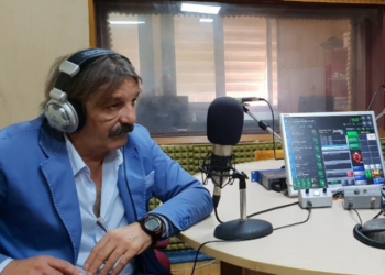 Covid i merr jetën gazetarit Artjan Tepelena