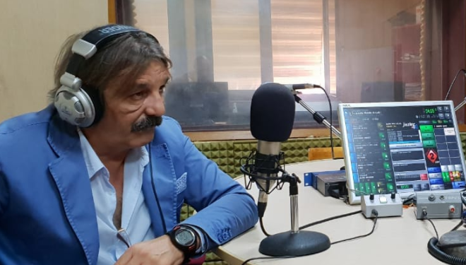 Covid i merr jetën gazetarit Artjan Tepelena