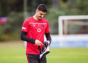 Fotot: Të gjithë të buzëqeshur në kampin