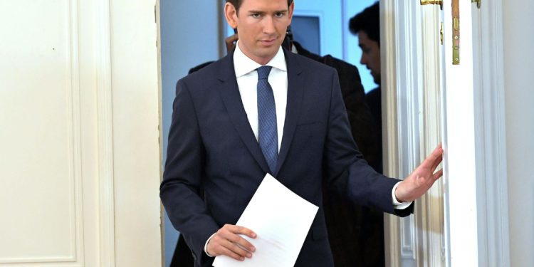 Dorëhiqet kancelari i Austrisë, Sebastian Kurz