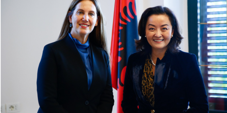 Yuri Kim takohet me Mirela Kumbaron: Shqipëria potencial si destinacion turistik i klasit botëror