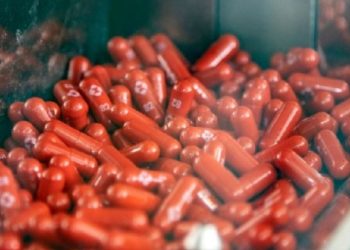 Pilula kundër Covid-19 funksionon/ Kompania farmaceutike: U përgjysmuan shtrimet në spital