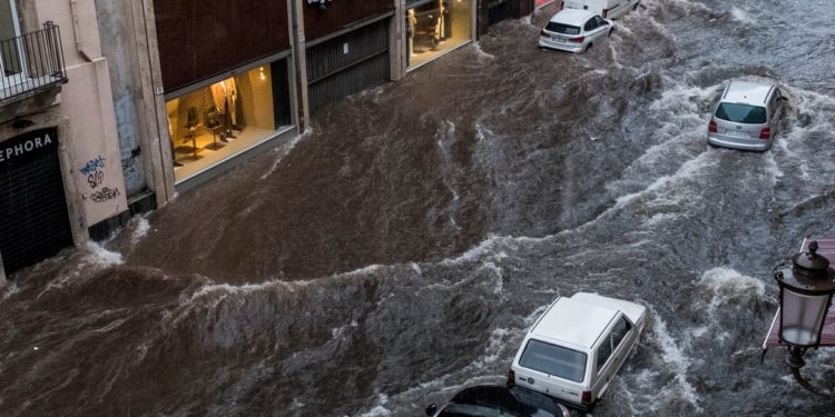 Itali/ Frikë për “Medicane”, cikloni po transformohet në një uragan