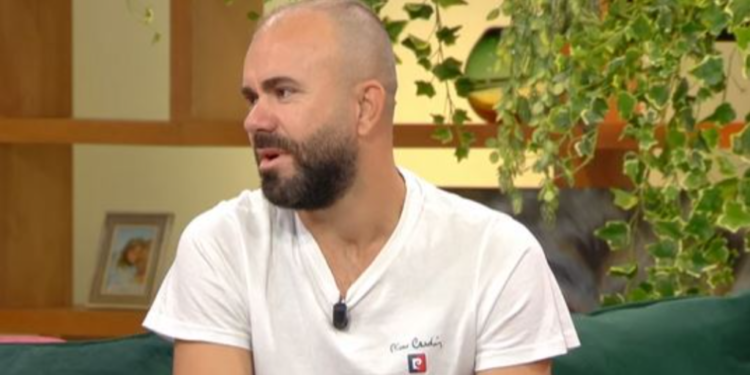 Ish-futbollisti shqiptar që ka luajtur me Ronaldon, sot punon berber: Dikur kam pasur sukses me femrat, si Cristiano