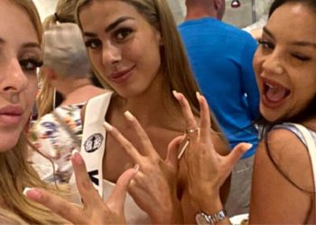 Bënë foto me tre gishta lart, Miss Shqipëria dhe Miss Kosova futen në kurth: Nuk e dinim që ky ishte simbol serb