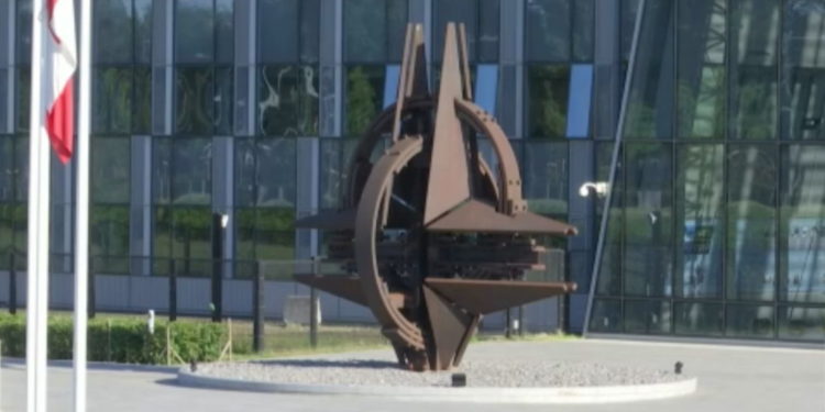 Akuzat dhe dëbimet, Rusia pezullon misionin diplomatik në NATO