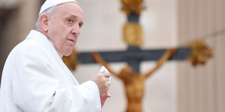 Papa Françesku nis në Vatikan konsultimet për reforma në Kishën Katolike