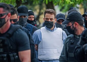 Shkruan gjatë gjithë kohës dhe nuk pranon të takojë njeri, orët në qeli të pilotit që shokoi Greqinë