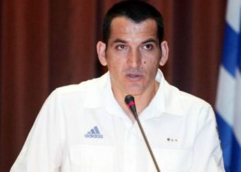 Rrëfimi special i Pirro Dhimës: Si e braktisa Shqipërinë me taksi, grekët ma sollën pasaportën në avion