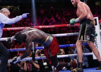 Video/ Tyson Fury mposht Wilder dhe mbron titullin e botës