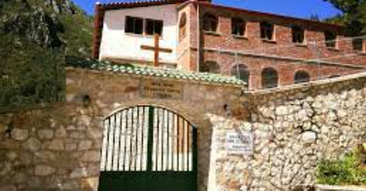 Brenda dhomës së murgut, policia gjen pistoletë lodër çakmak në Manastirin e Dhërmiut