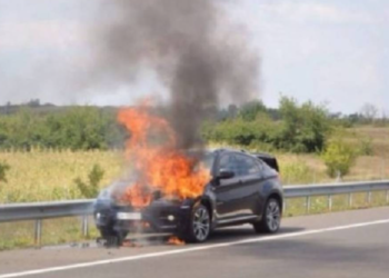 “Benz”-i merr flakë në ecje e sipër