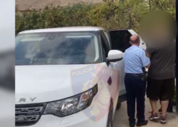 Trafikonin kanabis, arrestohet çifti i bashkëshortëve në Konispol (VIDEO)