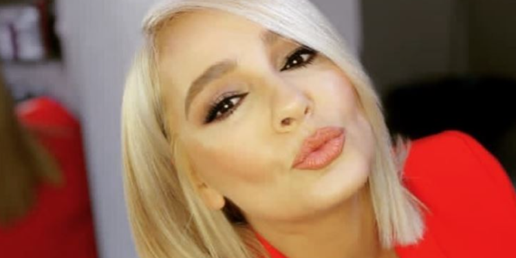 Aktorja shqiptare: Qava kur vdiq Enver Hoxha. Unë recitoja poezi për të