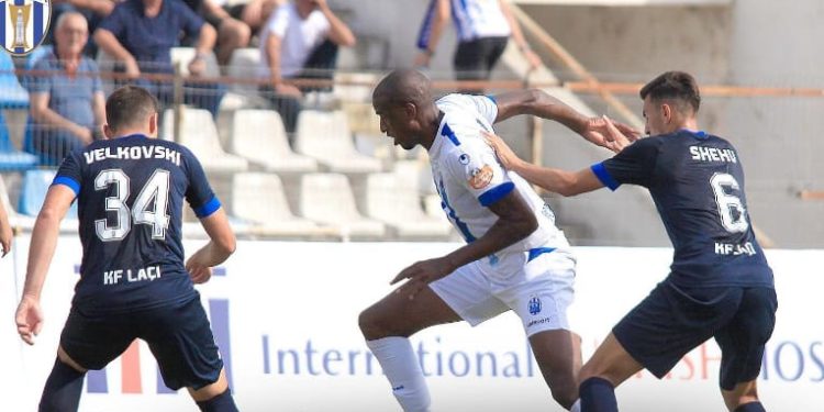 Tirana fiton pa shënuar dhe merr kreun, Laçi në krizë