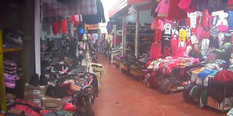 Kushtoi 300 mln lekë, përmbytet tregu i Gjirokastrës. Bashkia çon në gjykatë kontratën abuzive që i jep pronarit të tokës 4 mln lekë qira çdo muaj (VIDEO)