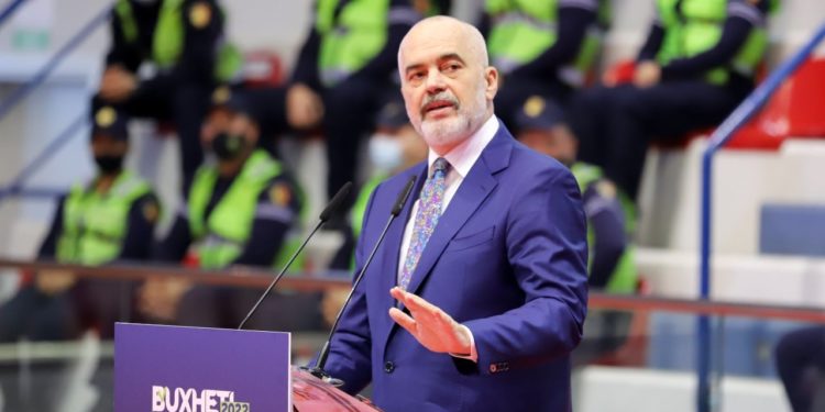 Rama iu shpjegon policëve si do funksionojnë satelitët