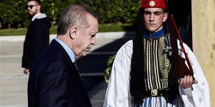 Mediat greke ngrenë alarmin: Erdogan po na kërcënon me refugjatët