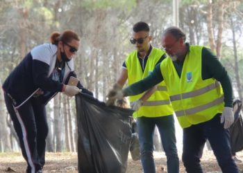 Dy orë para paralajmërimit të Ramës, Dritan Leli pastroi plehrat në Pyllin e Sodës