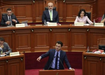 Basha i publikoi video duke sharë, Rama: Qëndruam 6 orë bashkë dhe ia kaluam mirë, të dhunova gjë?