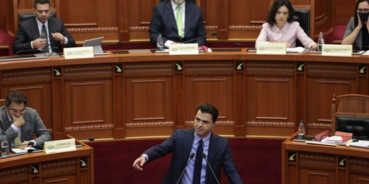 Basha i publikoi video duke sharë, Rama: Qëndruam 6 orë bashkë dhe ia kaluam mirë, të dhunova gjë?