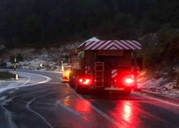 ARRSH paralajmëron shoferët: Policia nuk do ju lejojë të udhëtoni pa goma dimri dhe zinxhirë