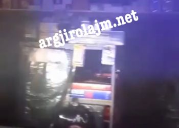 Zjarr në Gjirokastër, shpërthejnë flakët në dyqanin me pjesë këmbimi
