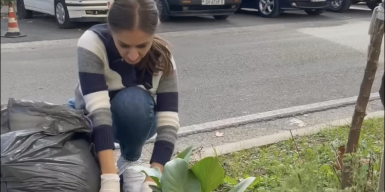 Ministres i hedhin plehrat në kokë, reagimi i saj do t’ju habisë (VIDEO)