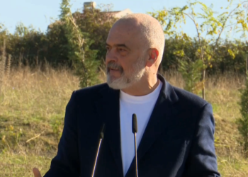 Rama ironizon kritikët e qeverisë: Ata që komentojnë në ‘FB’ se bujqësia ka marrë fund, i them jeni ‘out’