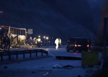 Aksident tragjik në Bullgari/Autobusi përplaset dhe merr flakë, të paktën 46 persona humbin jetën