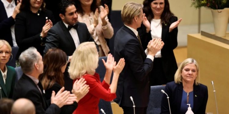 E pazakontë/Pak orë pasi ishte zgjedhur, Kryeministrja e Suedisë jep dorëheqjen