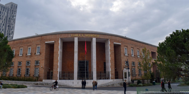 Banka e Shqipërisë paralajmëron: Çmimet do të vijojnë të rriten