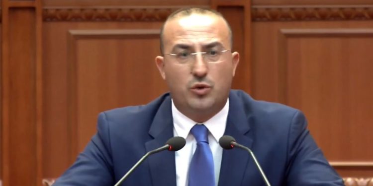 Deputeti i Lushnjes: Prezantuat buxhetin e bujqësisë sikur keni ngrenë gazetën “Zëri i Popullit”, nuk mundet që drejtuesit e lindur në Bllok të marrin vendime për bujqërit