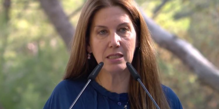 Mirela Kumbaro: S’ngrihet flamuri i kombit, pa atë të pastërtisë