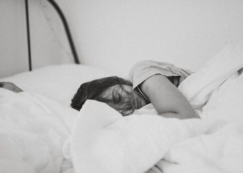 Ja çfarë duhet të bëni për t’u zgjuar herët në mëngjes