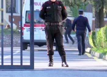 Vetëplagoset me armën e shërbimit një oficer i Gardës së Republikës
