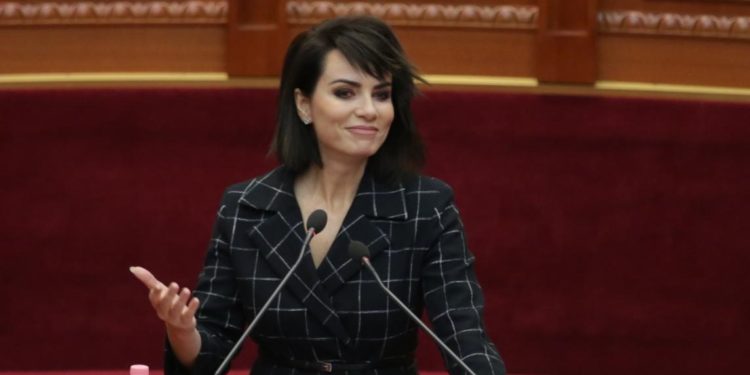 Grida Duma: Kur e çoj në mendje cilin tipar fizik mund t’i bësh Ramës 5 me 5 e kam të vështirë të mos qeshësh
