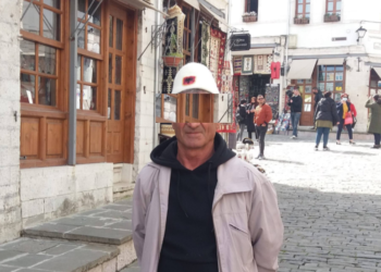 Në gjendje të rënduar psikologjike, i bie murit me kokë në komisariatin e Gjirokastrës/ Zbardhet dëshmia e 54-vjeçarit që abuzonte me vajzën e mitur të nipit