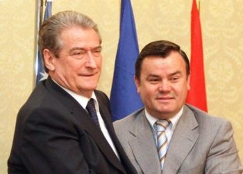 Nikollë Lesi: Berisha është e vetmja shpresë për Shqipërinë, me të do ketë ortek popullor. Rama të gjejë vrimë të futet se do e mbledhim kruspull në Surrel