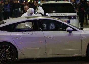 “Audi” luksoz i bërë shosh nga plumbat, çfarë nuk u pa sot nga atentati që tronditi Tiranën (FOTO)