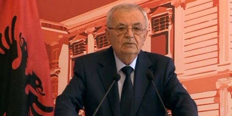 Ndahet nga jeta profesori i njohur Aleks Luarasi