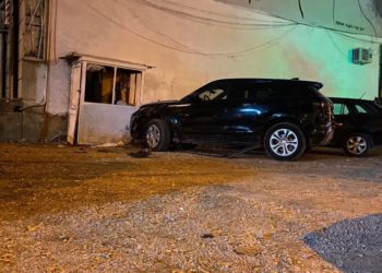 Tronditet Tirana, plas tritoli në makinën “Range Rover” (FOTO)