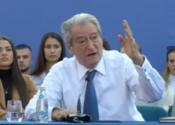 Berisha sulmon Bashën: Po të ishte burrë do të ishte këtu përballë, sillet sikur ka studiuar në Korenë e Veriut