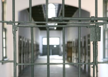 Të pathënat e mafies shqiptare në burgjet greke, kush janë të “fortët” që bëjnë ligjin në Korydalo