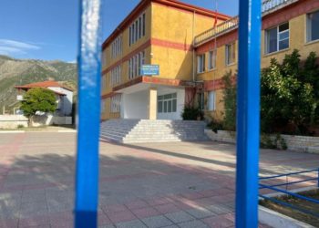 Pozitiv me COVID-19 disa mësues dhe nxënës, mbyllet shkolla e mesme në Borsh