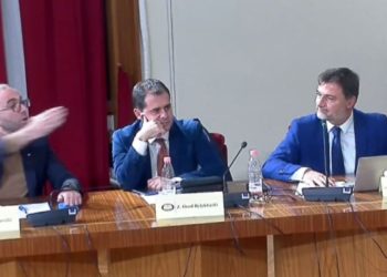 Gaz Bardhi “shpërthen” ndaj deputetes socialiste: Je hajdute kokë e këmbë, na tregon ti neve