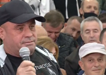 Demokrati nga Himara paralajmëron Berishën: Po nuk iku Luli, Rama do bëhet mbret dhe do ja lëjë Zahos